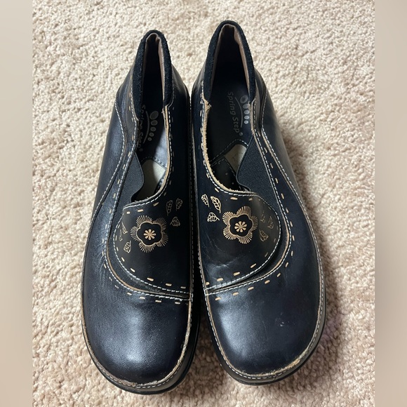 Spring Step size 8 shoes - Picture 2 of 4
